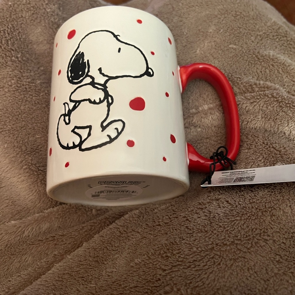 Gibson White and Red Snoopy Mug